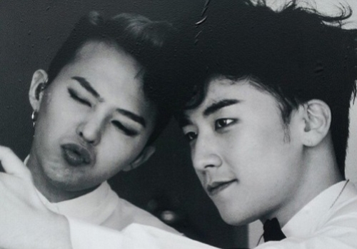 G Dragon And Seungri Take A Cute Picture Together
