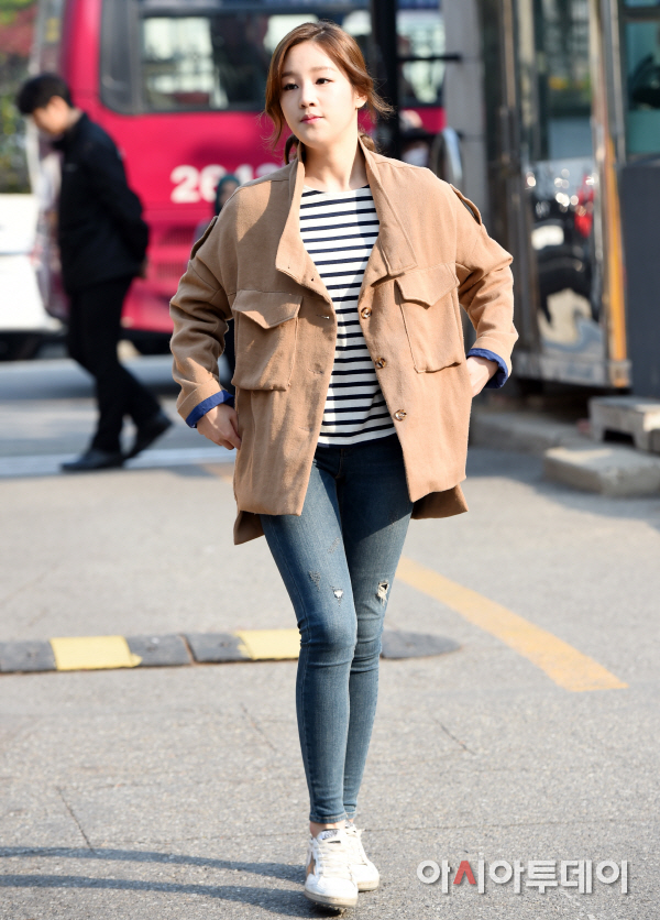 [포토]박보람 ‘예뻐지니 당당해진 걸음걸이’ (뮤직뱅크 출근길) - 아시아투데이 [포토]박보람 ‘예뻐지니 당당해진 걸음걸이’ (뮤직뱅크 출근길)