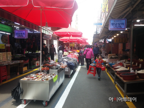 Photos at 괴정골목시장 - Market in 부산시