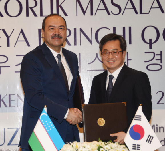 우즈백백