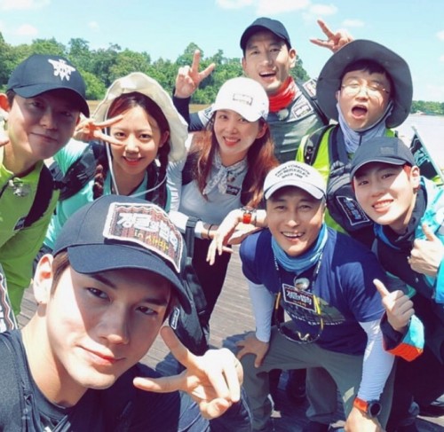Park Sol Mi Takes A Picture With Law Of The Jungle Members