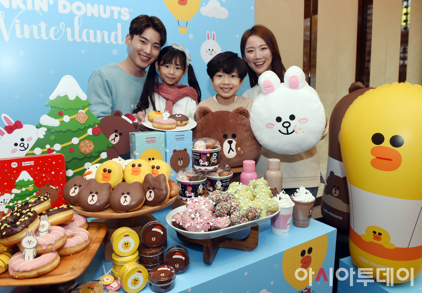 [포토]던킨도너츠, 연말 캠페인 ‘라인프렌즈 with 던킨도너츠 윈터랜드’ 실시 - 아시아투데이 [포토]던킨도너츠, 연말 캠페인 ‘라인프렌즈... 