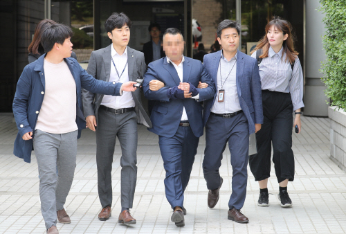 '클럽 미성년자 출입' 대가로 금품 챙긴 경찰