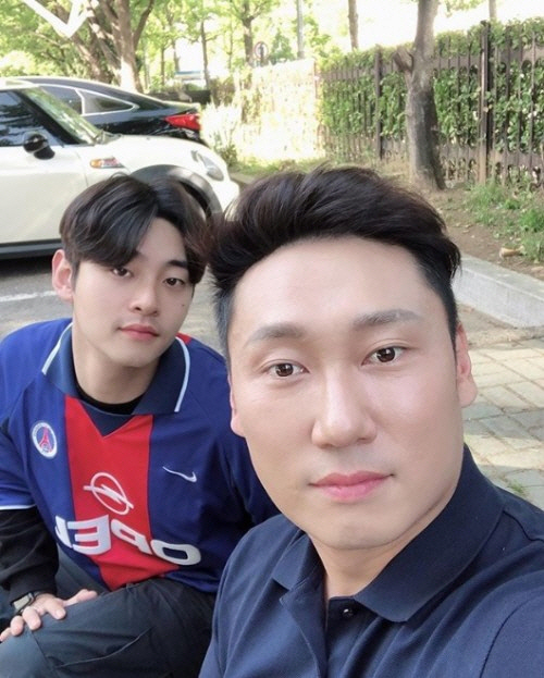 ‘채무 논란’ 강현석 매니저, 결국 이승윤과 ‘전참시’ 하차 - 아시아투데이 ‘채무 논란’ 강현석 매니저, 결국 이승윤과 ‘전참시’ 하차