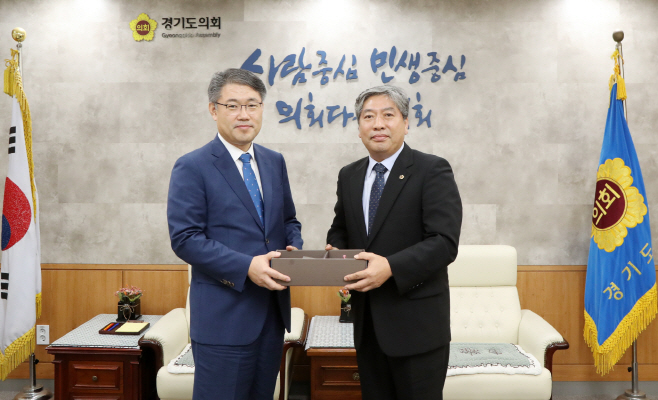 송한준 의장, 김우현 수원고검 검사장 접견