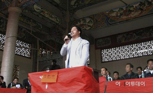 좡례홍1