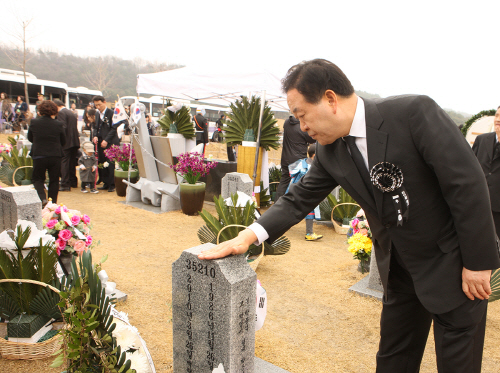 김선기 평택시장 천안함 4주기 국립대전현충원 참배