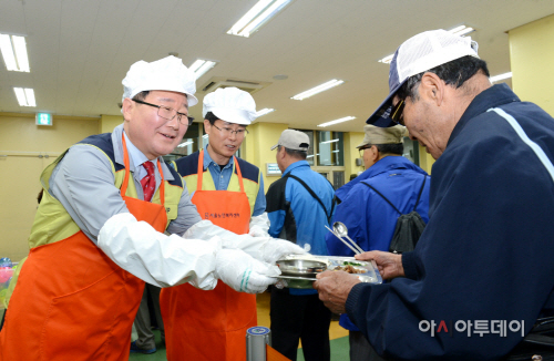 140403 한수원 밥퍼봉사 사진3