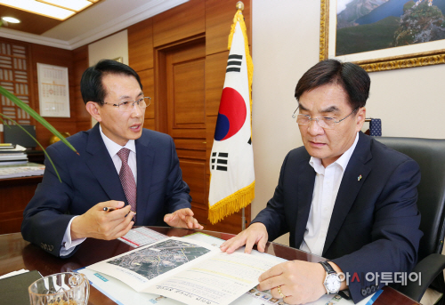 (서산)0618 이완섭시장 안행부 장관 면담(1)