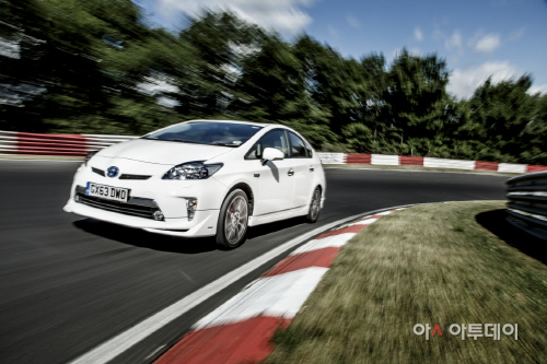 Toyota Prius-Plug-in_뉘르부르크링 (1)