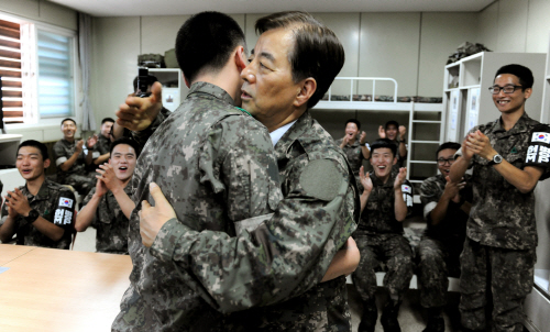 육군 7사단 GOP 방문한 한민구 국방부 장관