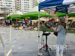 _공연과 물놀이가 함께 하는 이색 무대 열려