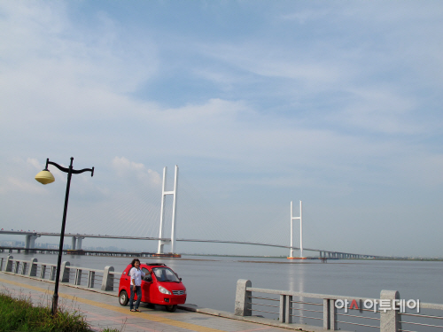 중국 삼륜차와 신압록강대교