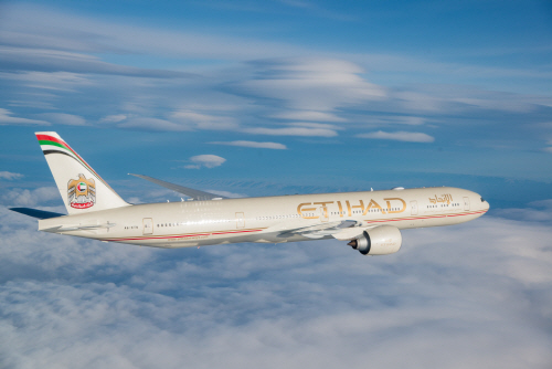 Etihad 777-300ER air to air