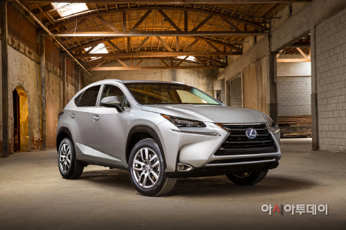 LEXUS NX300h (1)