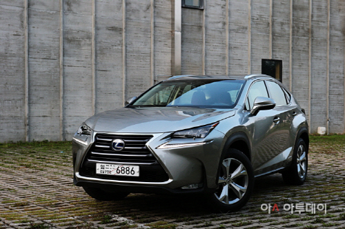 LEXUS NX300h (4)