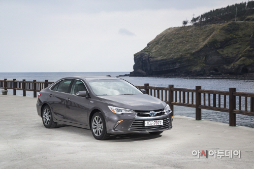TOYOTA All New Smart Camry Hybrid XLE (1)