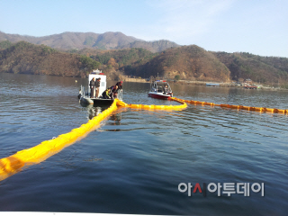 _오일펜스 설치중