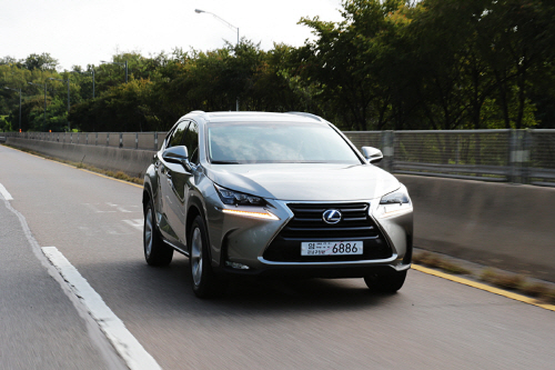 LEXUS NX300h