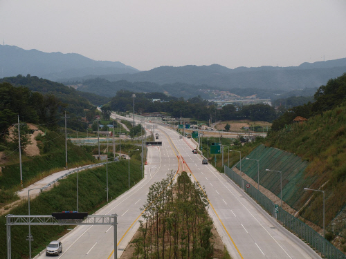 금년 12월 말까지 개통될 예정인 국도3호선 대체우회도로