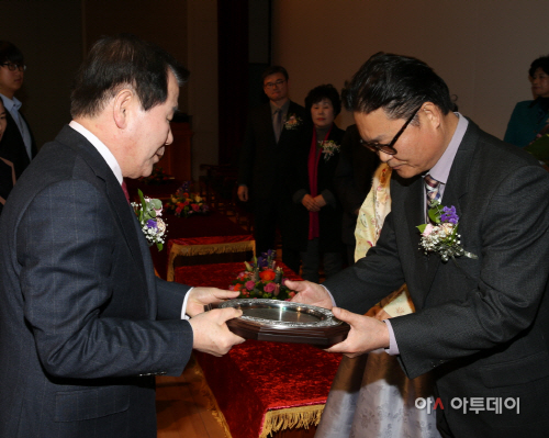 충남교육상 시상(김성우 충남평생교육원 원장 )