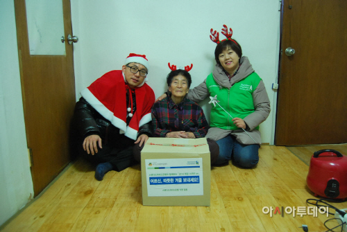 [사진] 스탠다드차타드은행, 독거노인 식료품 키트 기증