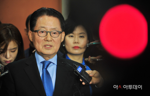 [포토] 당 대표 출마 선언 마친 박지원 의원