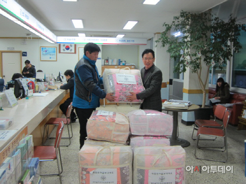 인창동, 새마을지도자협의회 따뜻한 겨울나기 물품 전달 사진