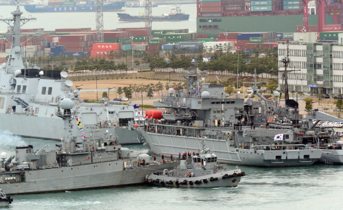 방산비리 상징 '통영함' 해군작전사 정박