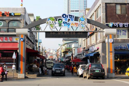 문화와 전통을 사고파는 대한민국 최고의 명품전통시장으로 자
