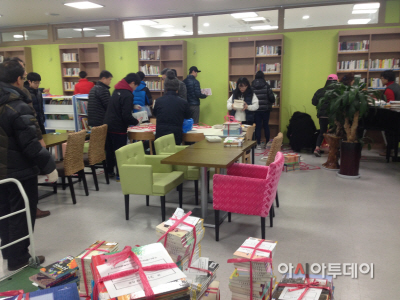 주민자치센터_북카페에_도서_다량_비치