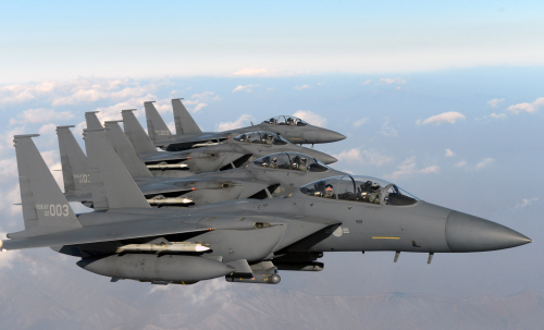 F-15K 전투기편대 탑승해 군사대비태세 점검하는