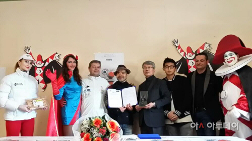 MOU체결후 연극인과 함께
