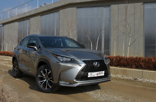 LEXUS NX200t (1)