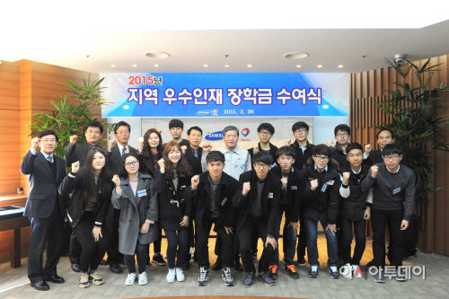 사진-삼성토탈, 2015년 지역 우수인재 장학금 수여식 개최