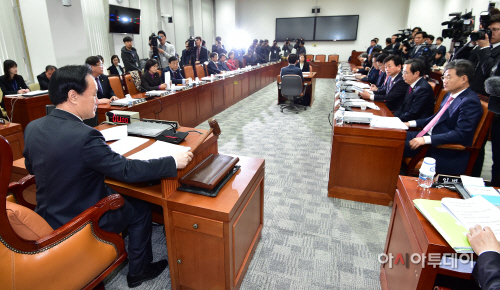 [포토] 정치개혁 특위 주재하는 이병석 위원장