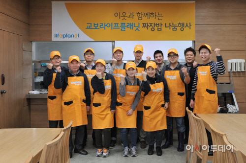 [사진자료] 라이프플래닛, 노인 대상 짜장밥