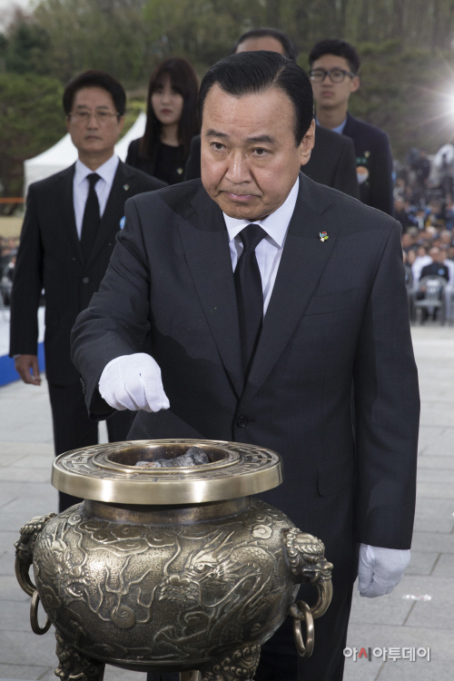 [포토] 4.19 혁명 기념식 참석한 이완구 총리