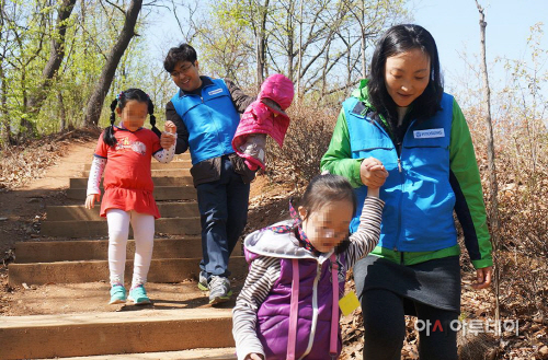 사진2. 효성 중공업PG, 서울정문학교 산행 지원