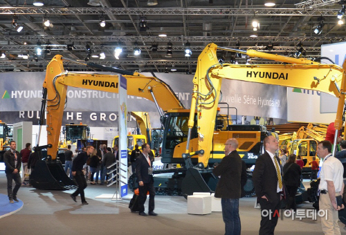 HX260(신형 굴삭기)