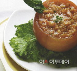 토마토속의 치즈 샐러드