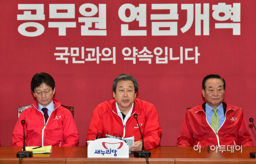 [포토] 김무성 대표, 공무원연금개혁 미루는 것이 세금폭탄