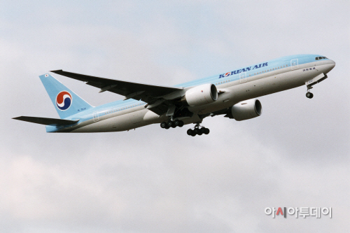 KAL777-200ER_K59657_19(4418)