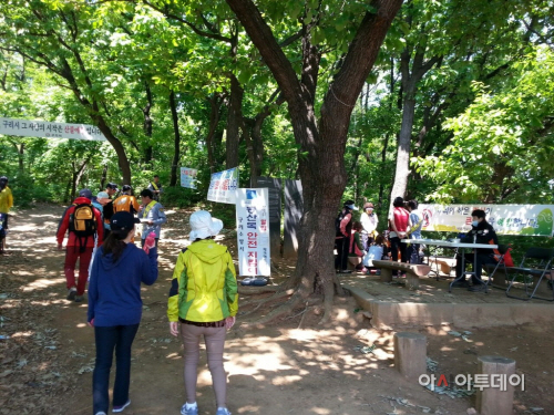 등산객에 대한 산악사고 및 화재예방 캠페인