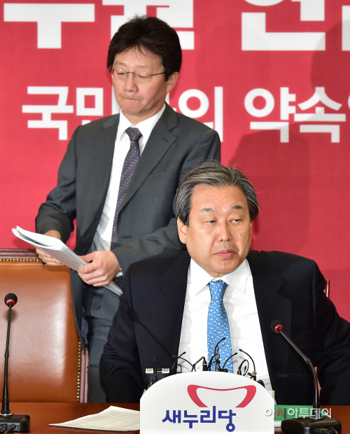 [포토] 최고중진회의 참석하는 김무성-유승민