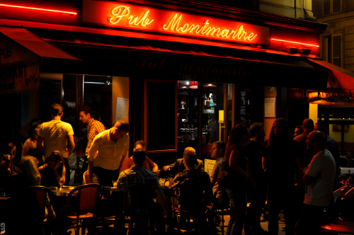 Pub_Montmartre,_11_Rue_Joseph_de_Maistre,_75018_Paris_2011