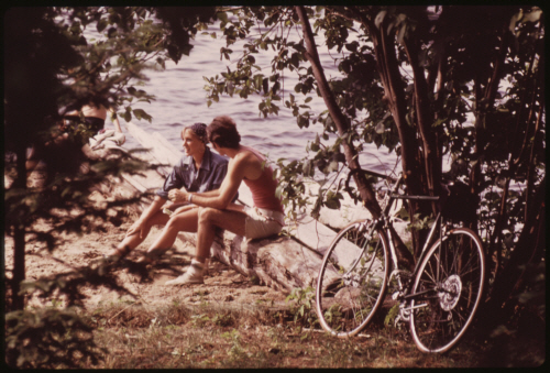 BICYCLING_COUPLE_STOP_DURING_THEIR_TOUR_OF_FOURTH_LAKE,_N