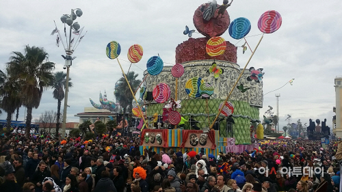 비아레지오 축제