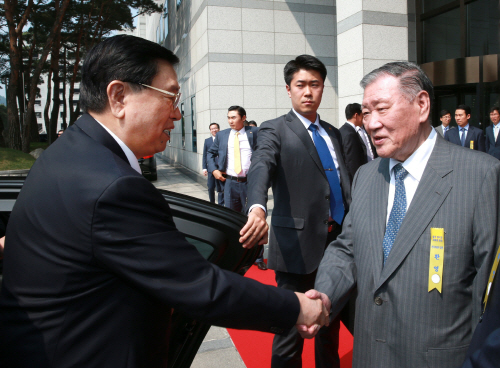 (사진1)정몽구 회장, 중국 장더장 상무위원장 면담