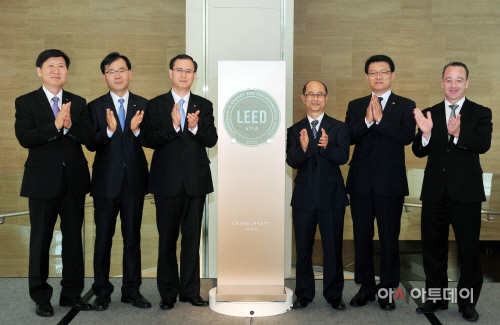 친환경건축물 LEED 골드 인증 현판식(1)